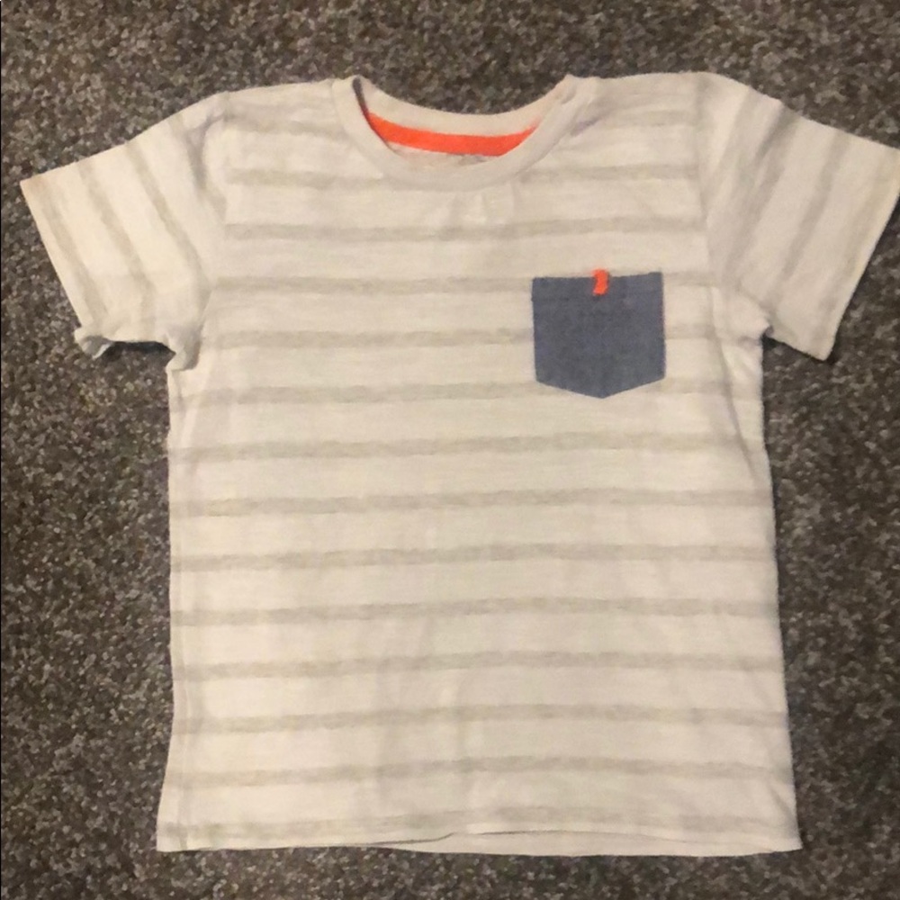 Egg white, grey t shirt